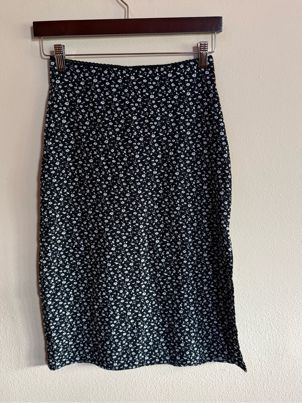 PacSun Black Midi Skirt with White Floral Print